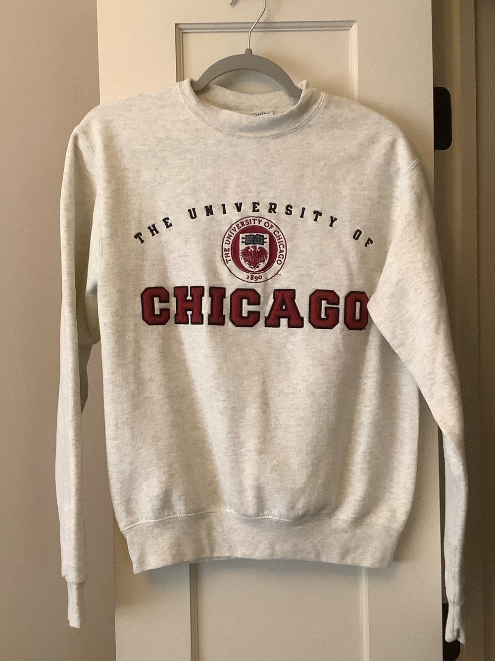 Vintage University of Chicago Sweatshirt in Light Gray with Maroon Chicago Logo - Picture 1 of 8